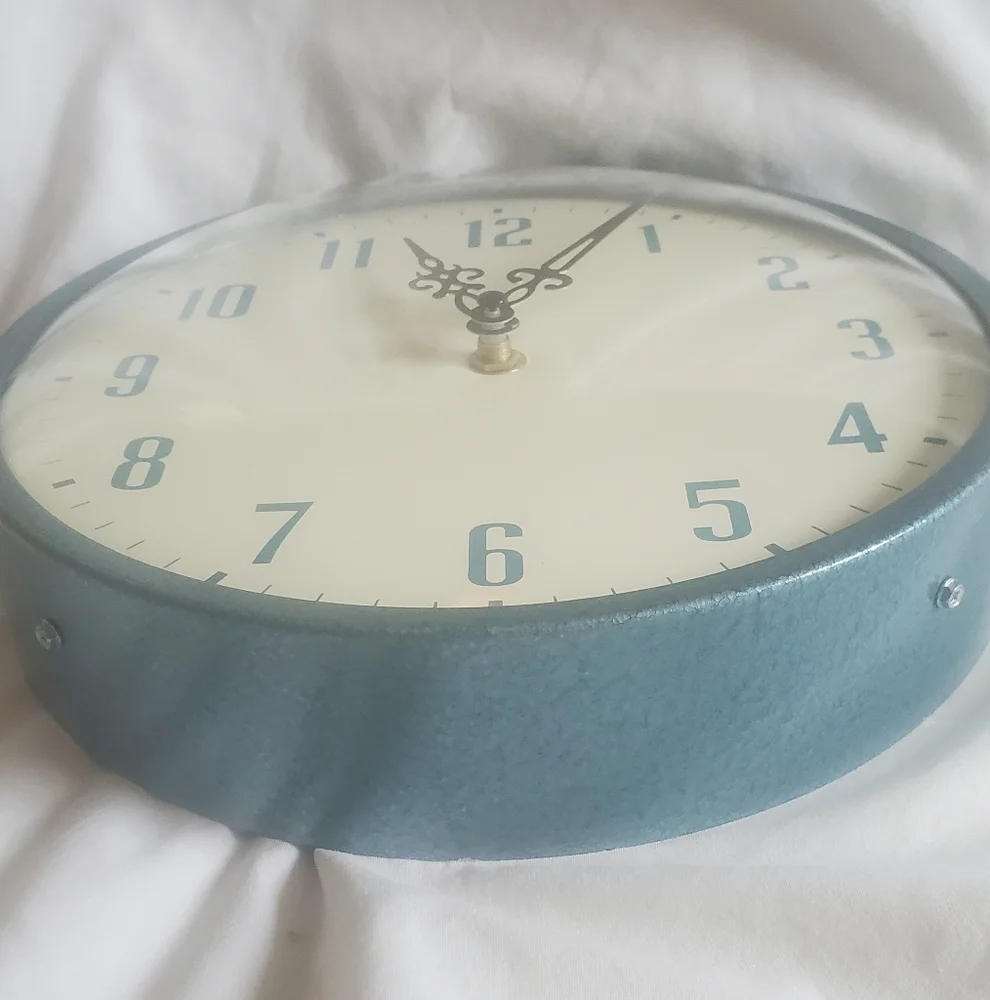 Hammered Metal Industrial Wall Clock Vtg MCM Retro Bubble Glass Face USA Made